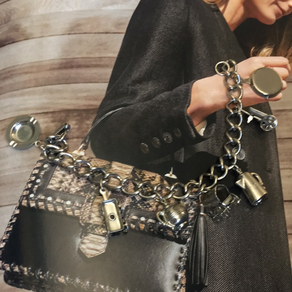 Beautiful vintage silver bracelet with sharms
